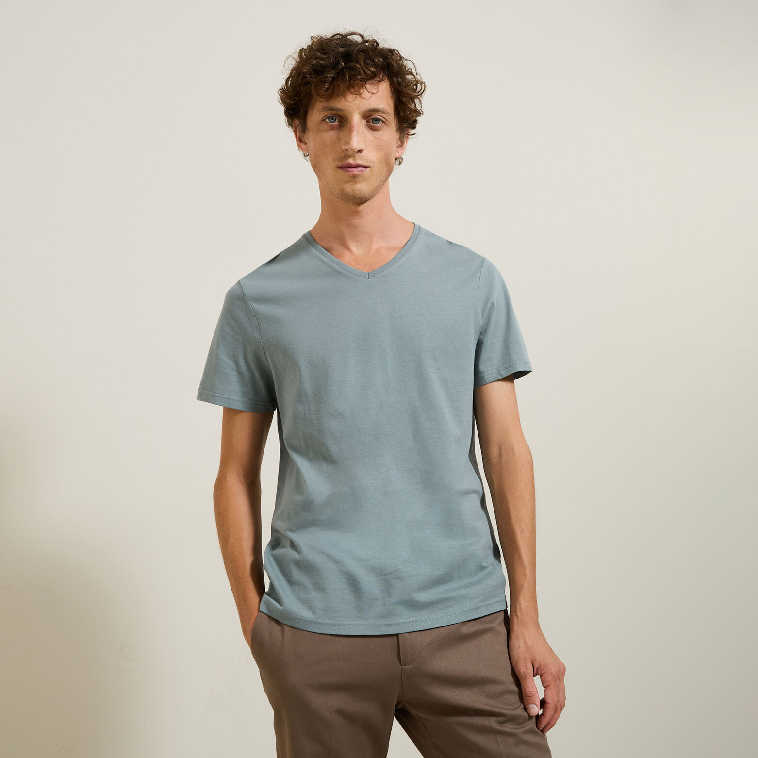 Basic T-shirt met V-hals in biokatoen 