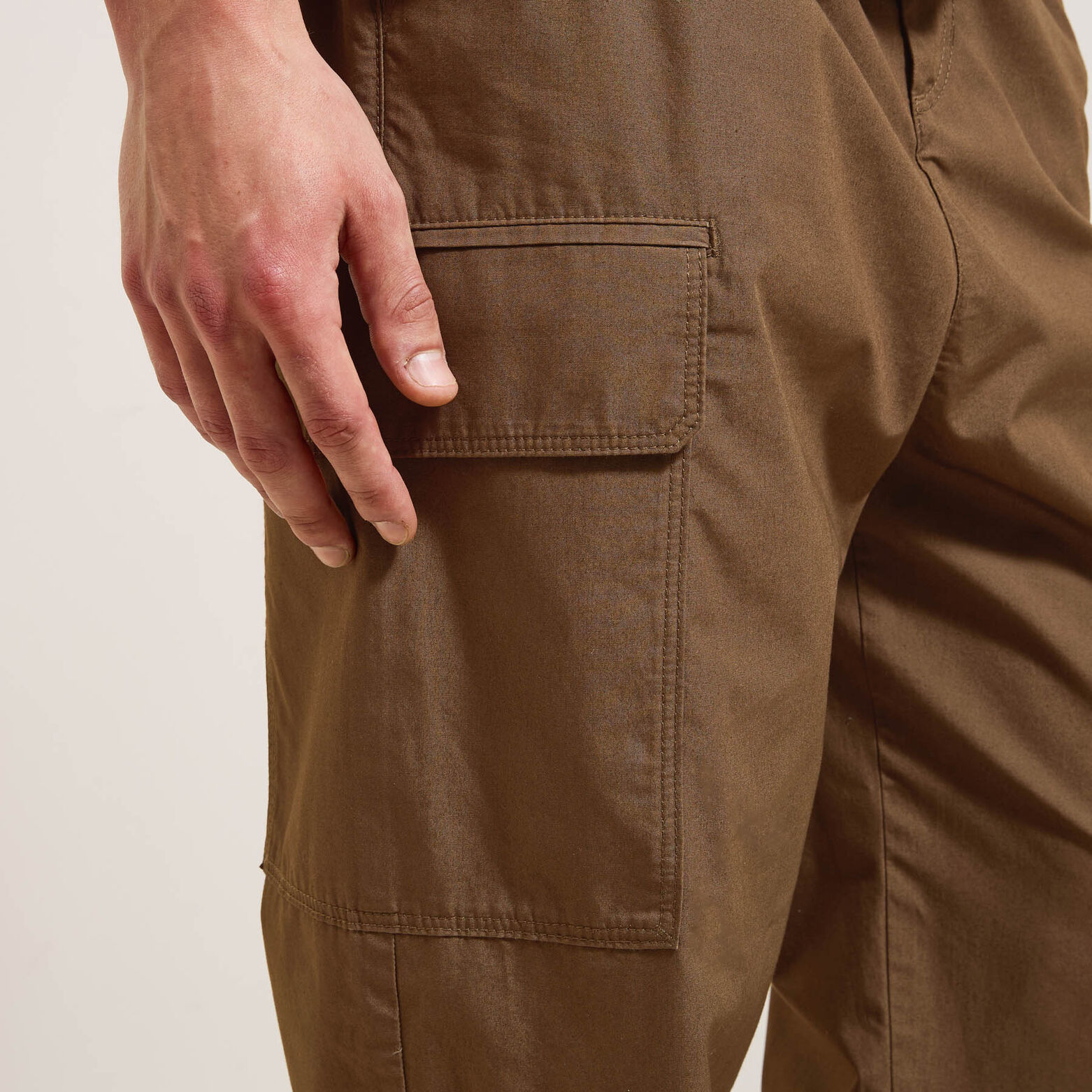 Pantalon cargo matière technique