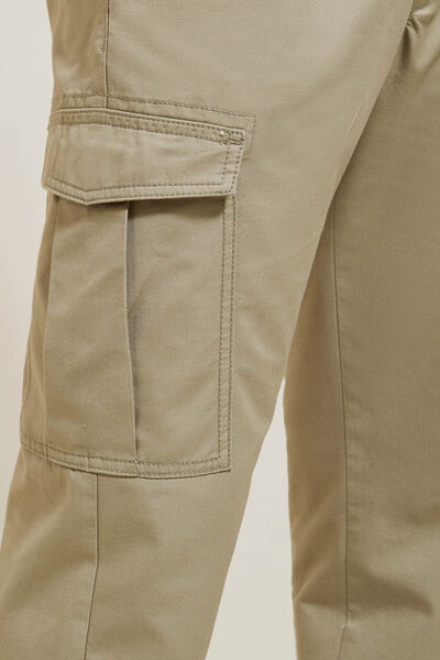 Pantalon cargo contenant du lin