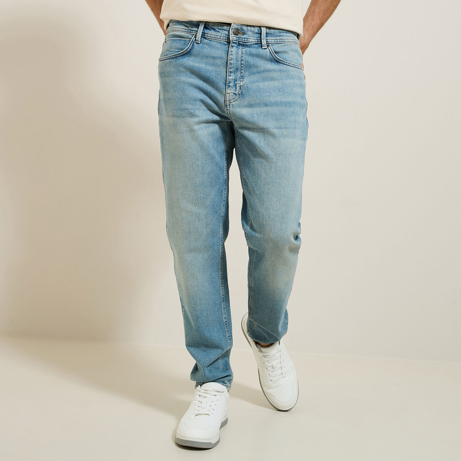 Washed tapered jeans