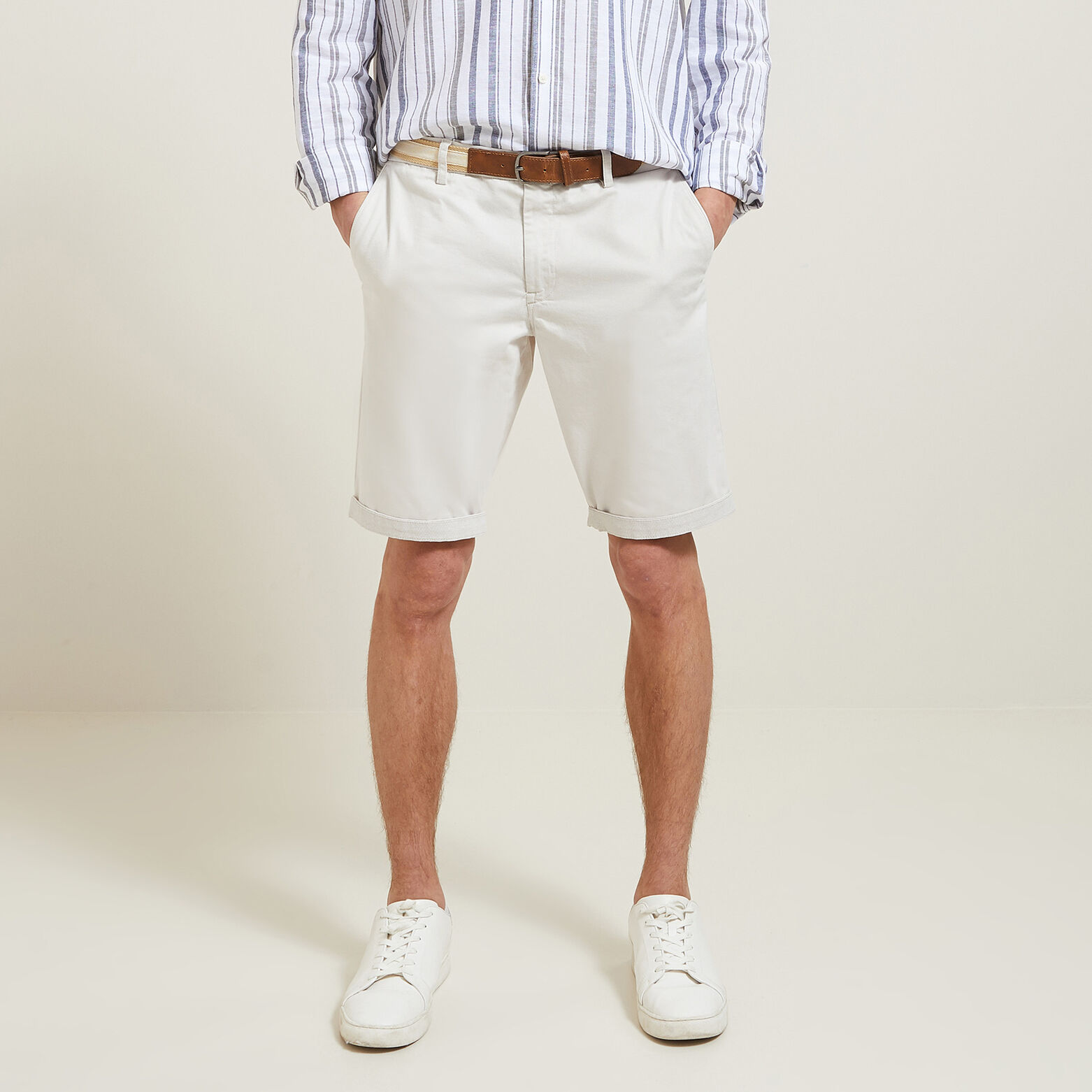 Bermuda chino uni avec ceinture