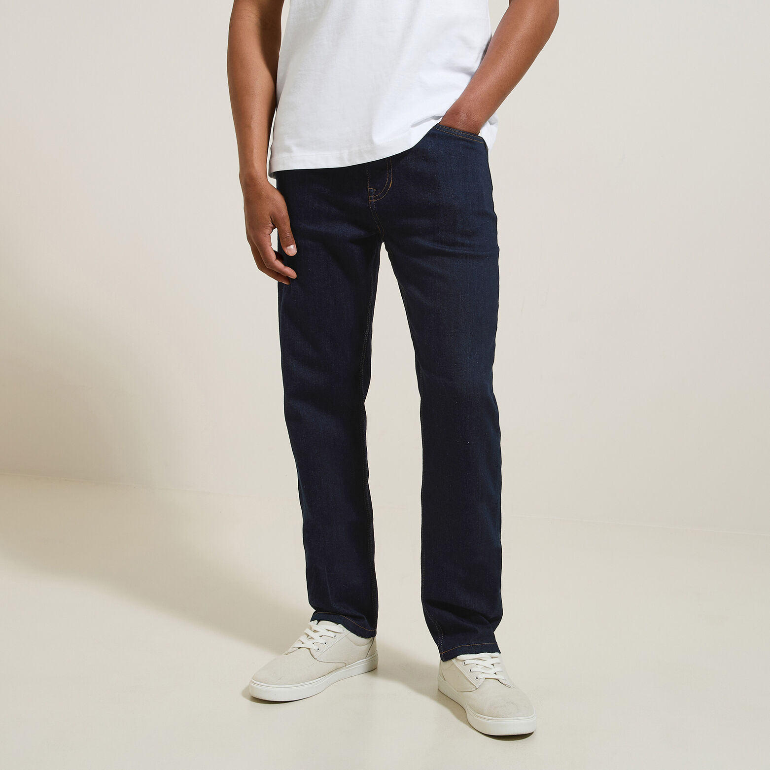 Straight jeans in ruw denim