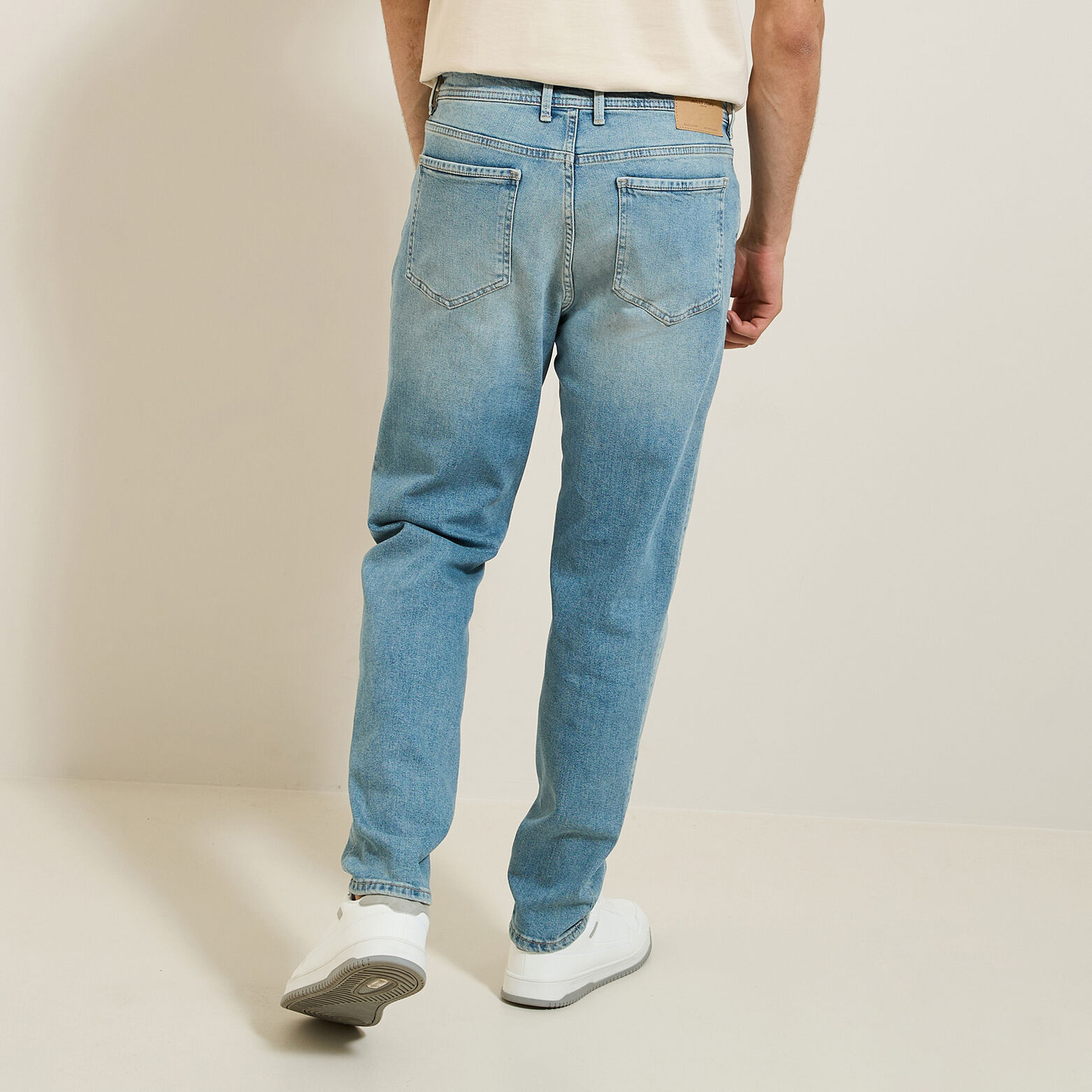 Washed tapered jeans