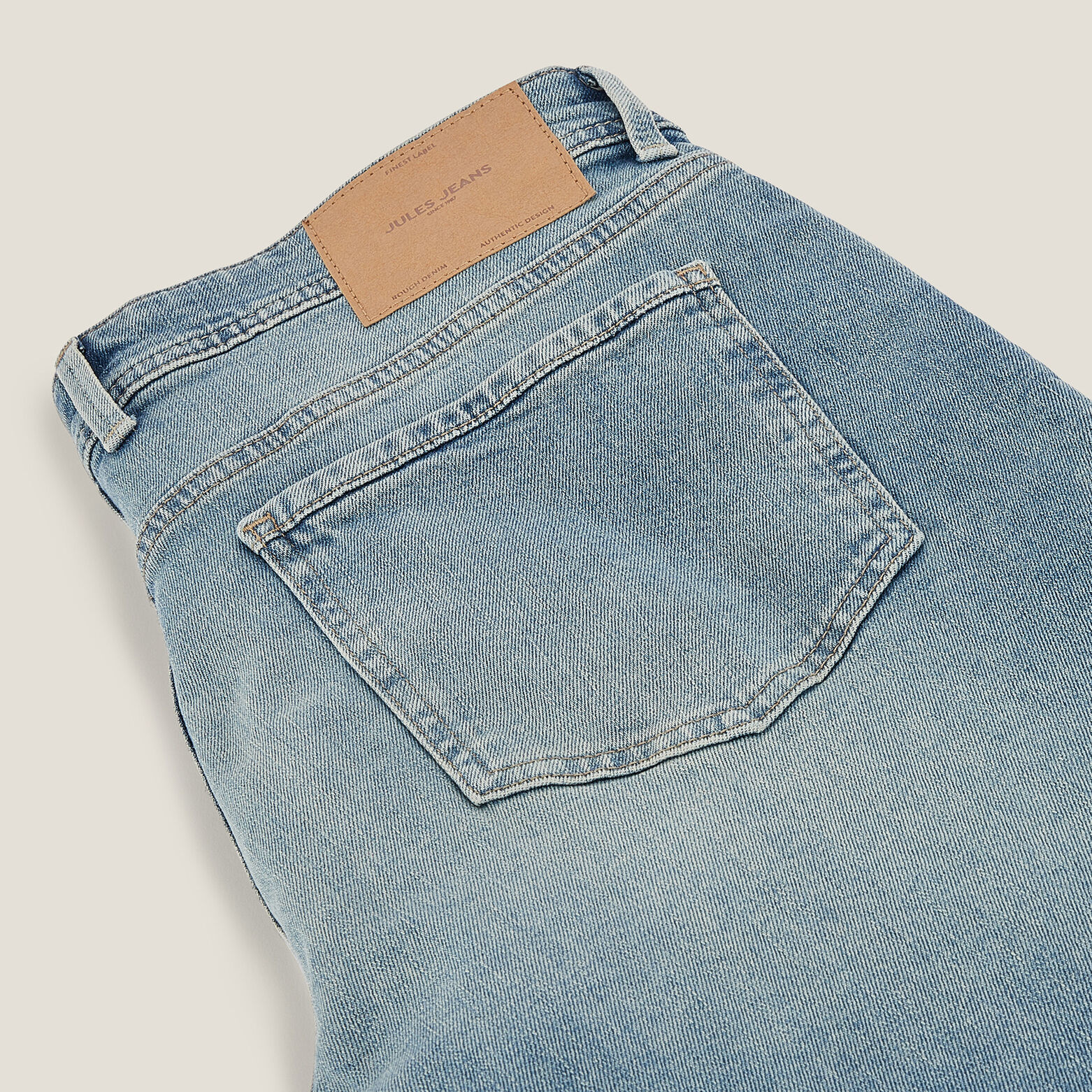 Washed tapered jeans